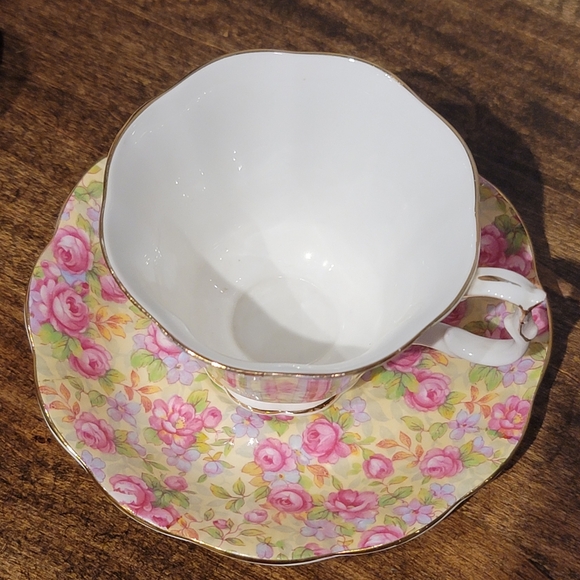 ROYAL ALBERT Teacup and Saucer Roses Yellow Fine Bone China - Picture 2 of 7